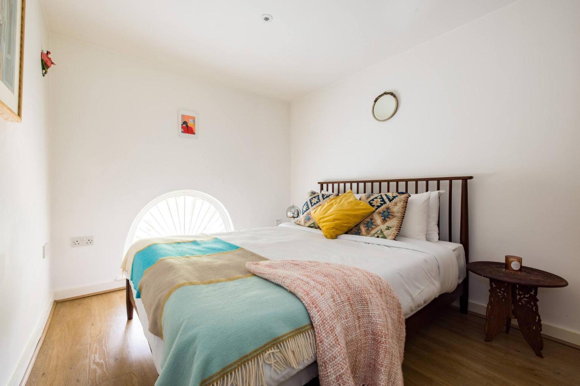Wild Roses Serviced - Airport Apartament Londra
