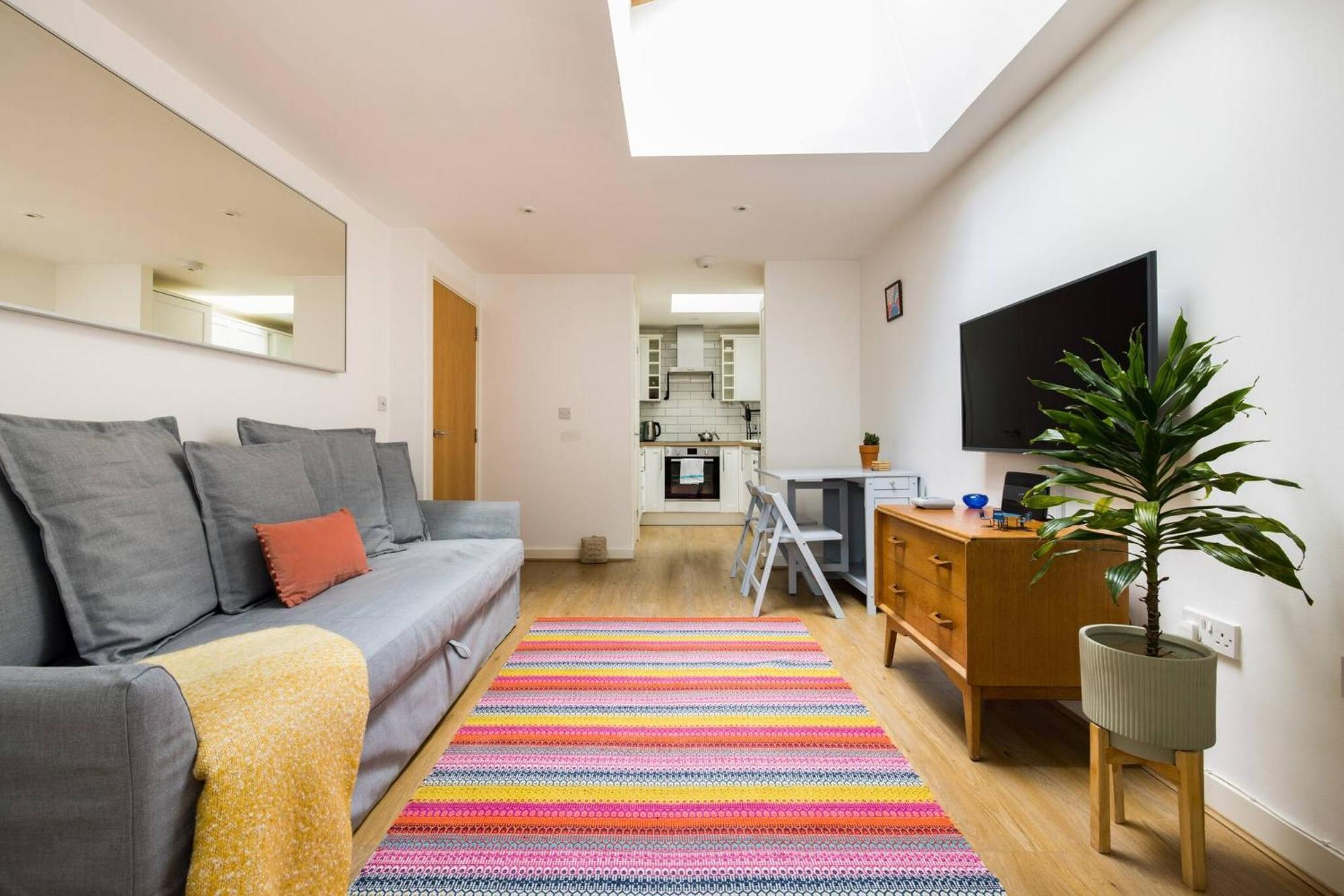 Wild Roses Serviced - Airport Apartament *